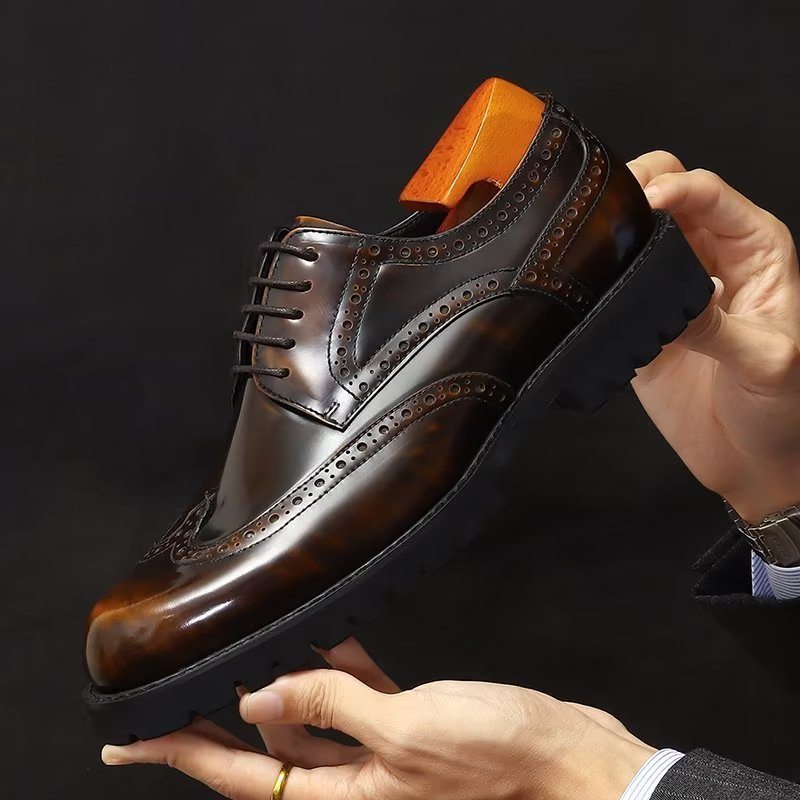 Pánské Společenské Boty Reliéfní Elegance Brogue - Káva